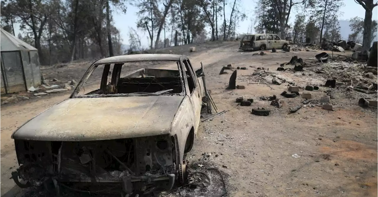 Firefighters begin to slow raging California wildfire near Yosemite