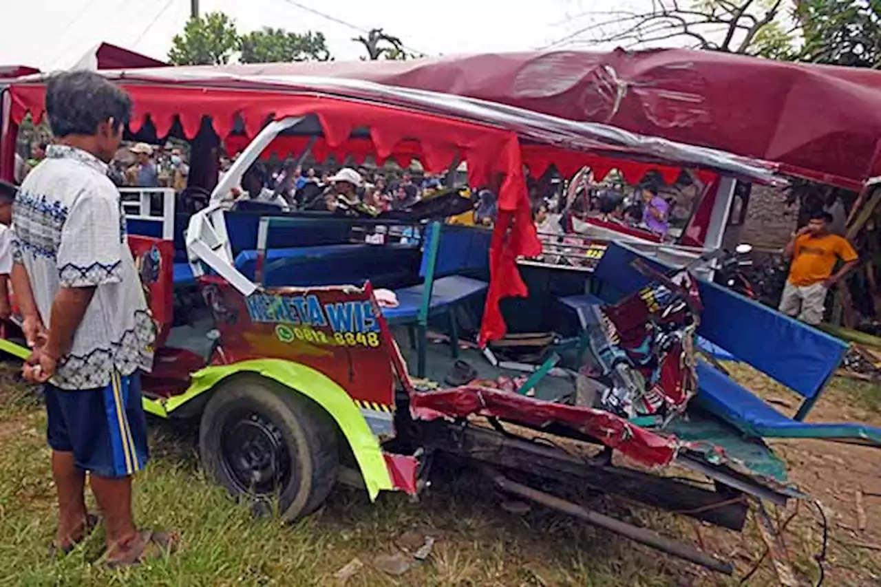 9 Nyawa Melayang Akibat Odong-Odong Nyelonong Diterjang KA