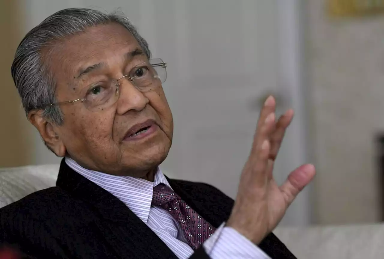 Dr M denies receiving political donations from UKSB