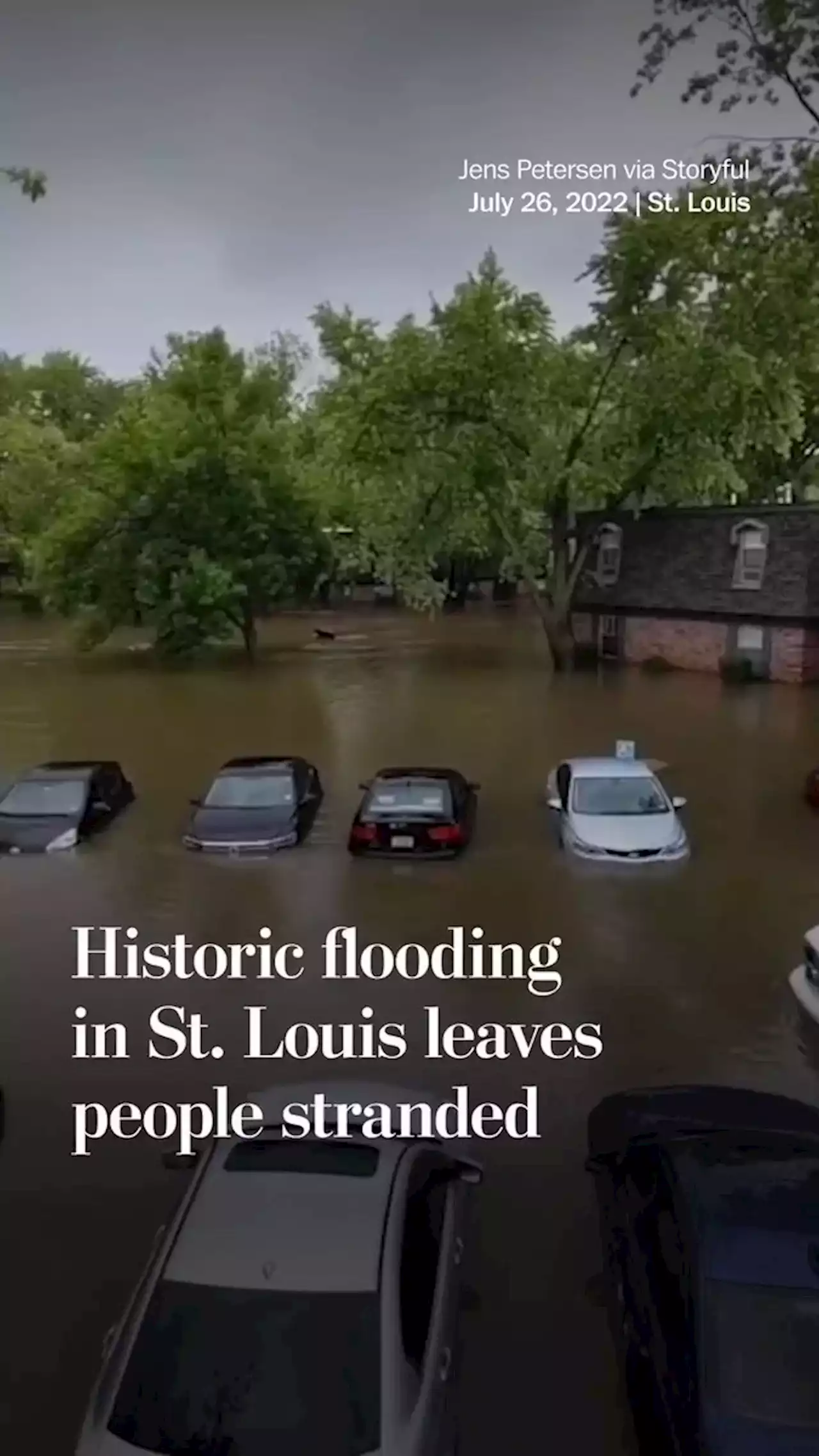 Historic flooding kills at least 1, strands St. Louis residents in cars