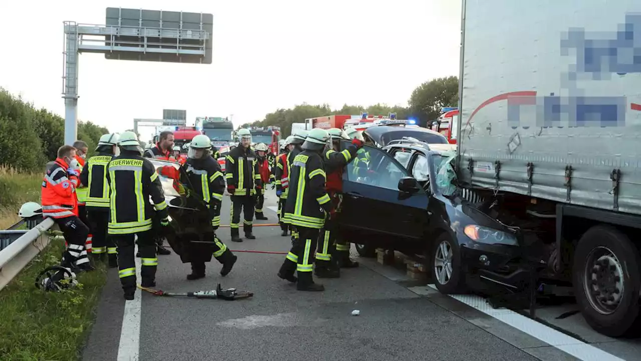 schwerer unfall auf a1 führt zu verkehrsbehinderungen