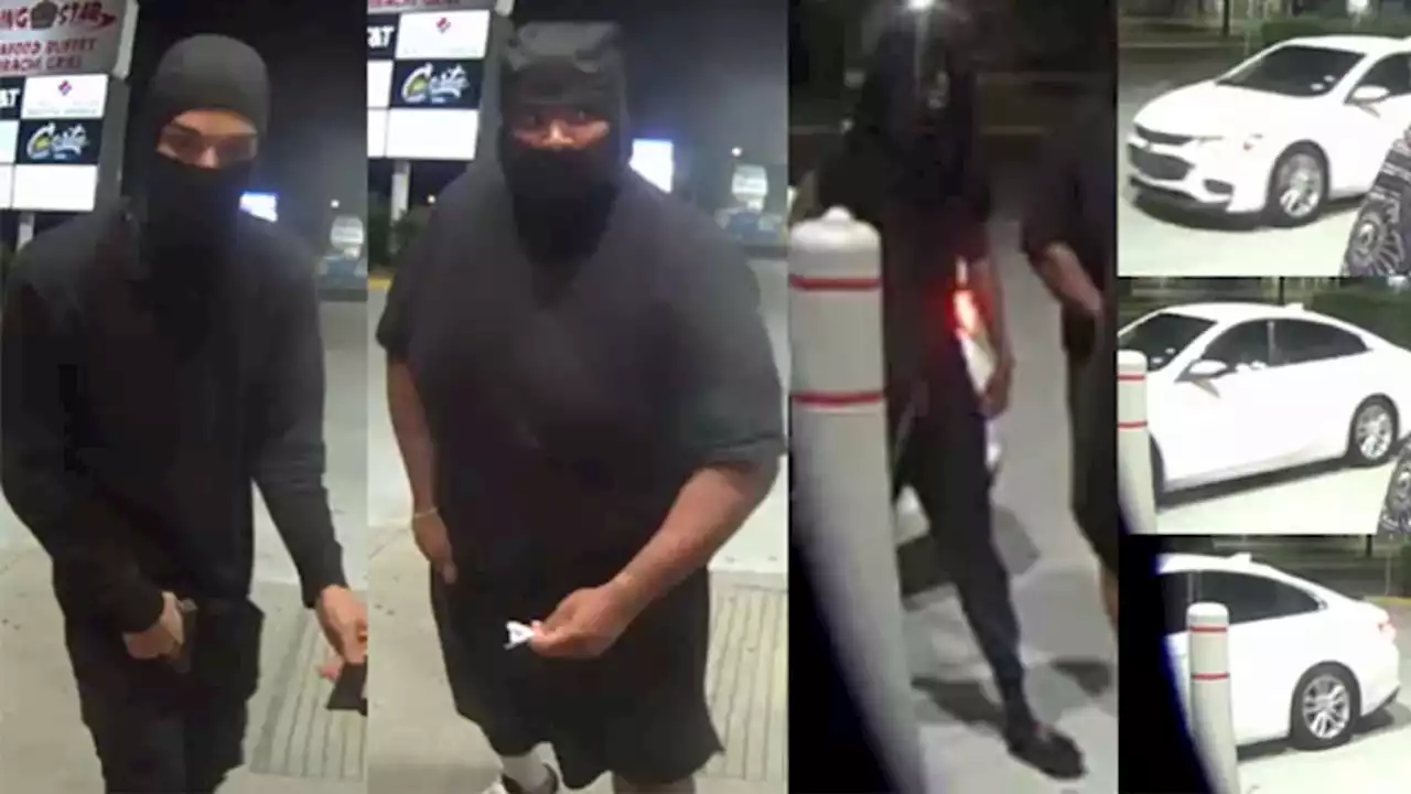 Video shows man being robbed at gunpoint by 3 men at ATM in west Houston