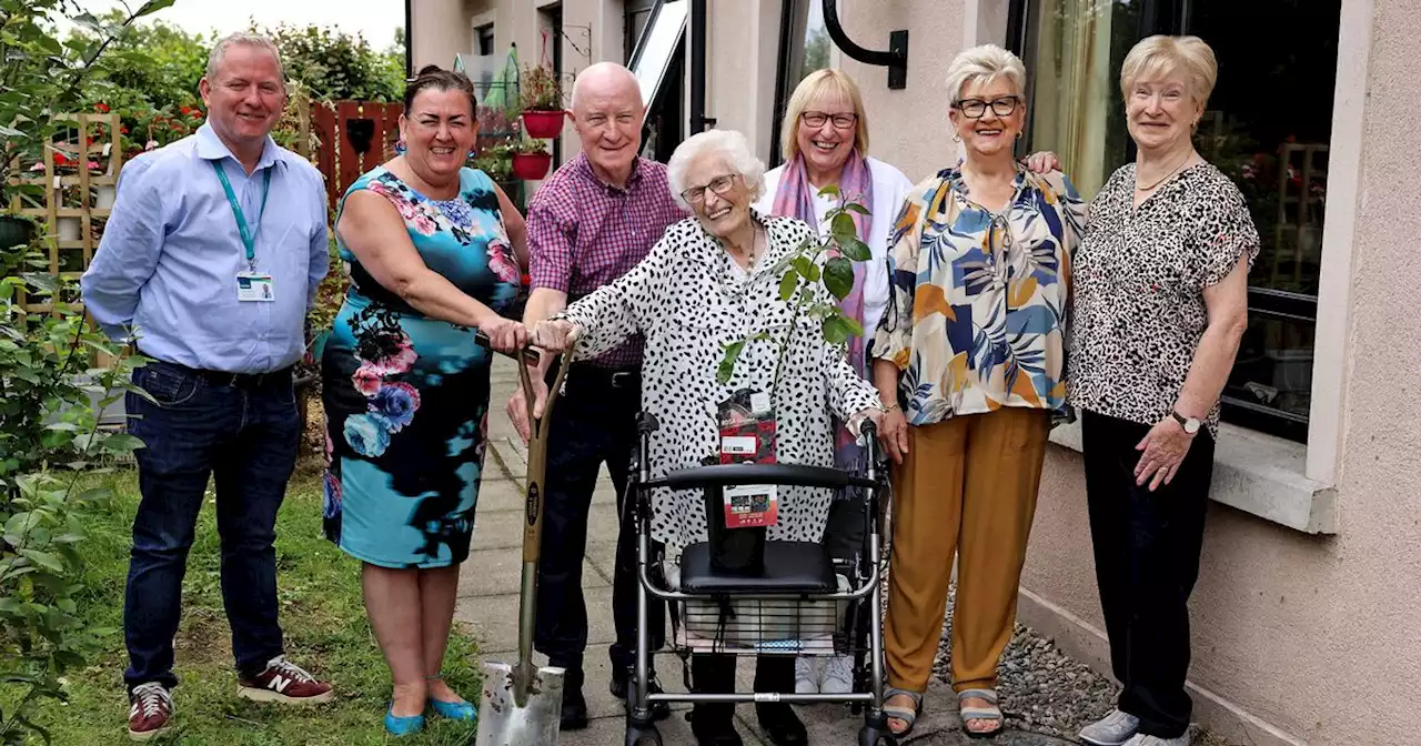 Whiteabbey fold holds tea party for oldest resident