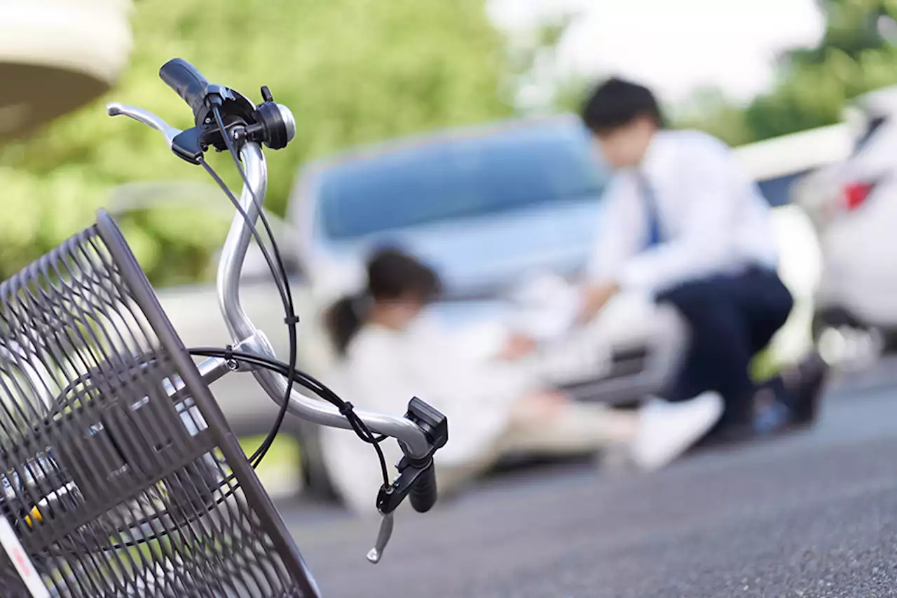 バス運転手から丸見えだぞ!! もう勘弁してくれ……絶対やめてほしい一般ドライバーの危険行為 - 自動車情報誌「ベストカー」