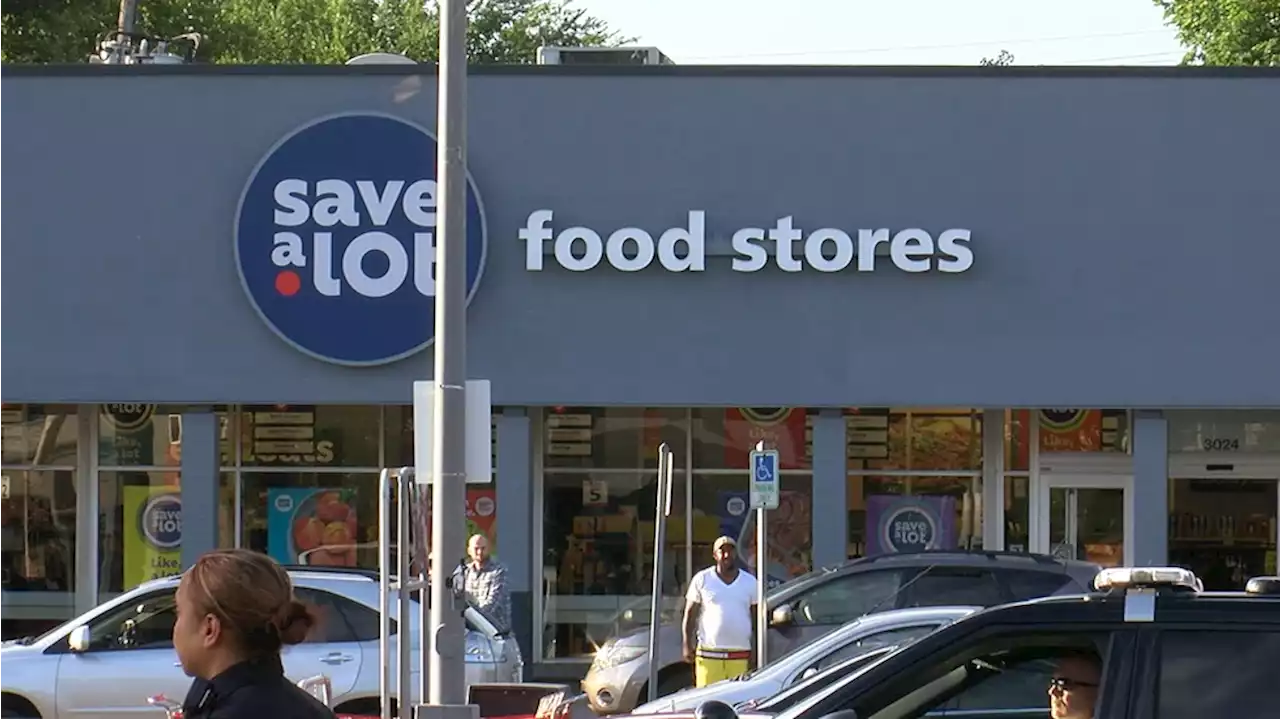 Man selling items near Cleveland grocery store parking lot shot to death in altercation