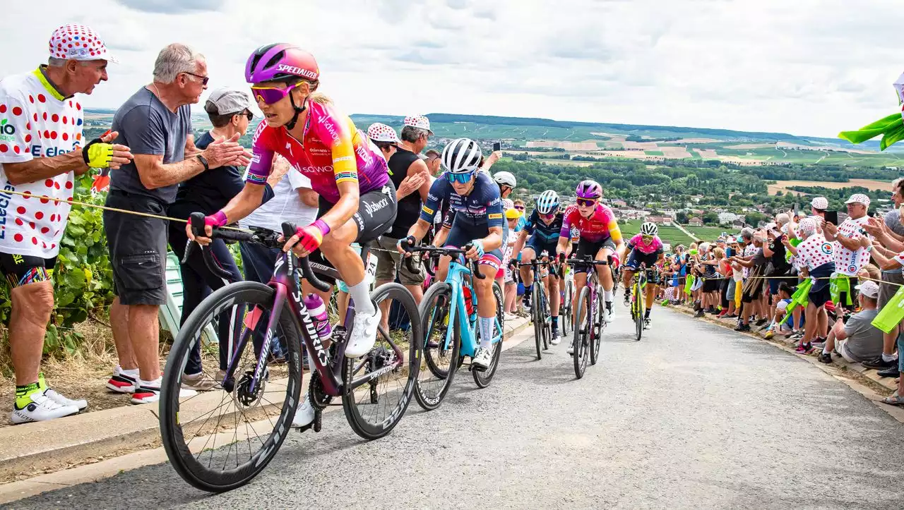 Tour de France Femmes: Topfahrerin Mavi García wird von eigenem Teamfahrzeug zu Sturz gebracht