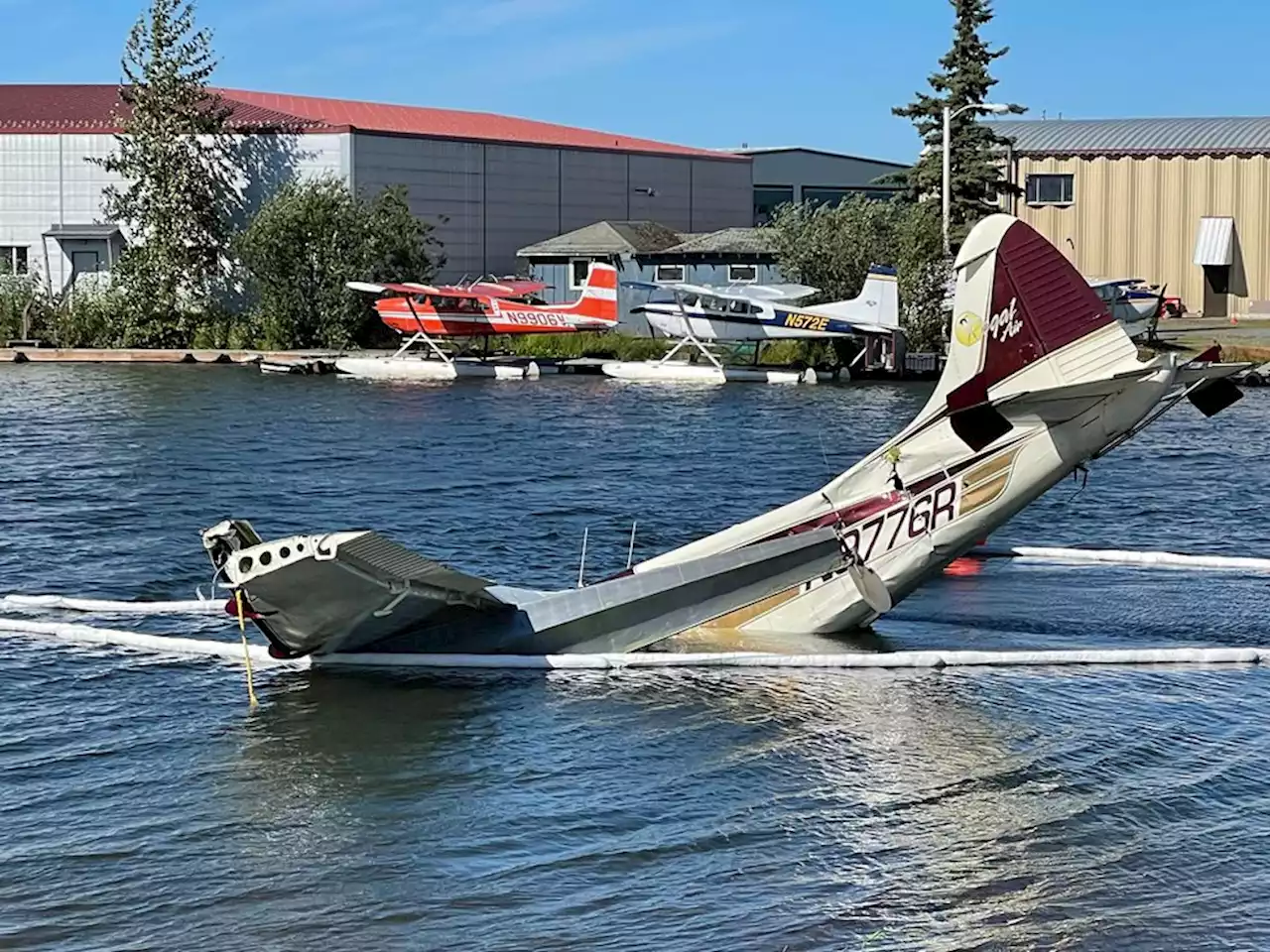 7 survive plane crash on Lake Hood