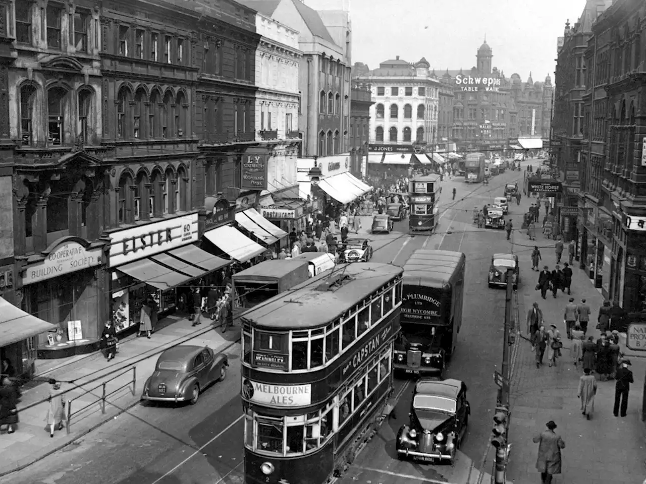 Intriguing pictures show life in Leeds during the 1950s