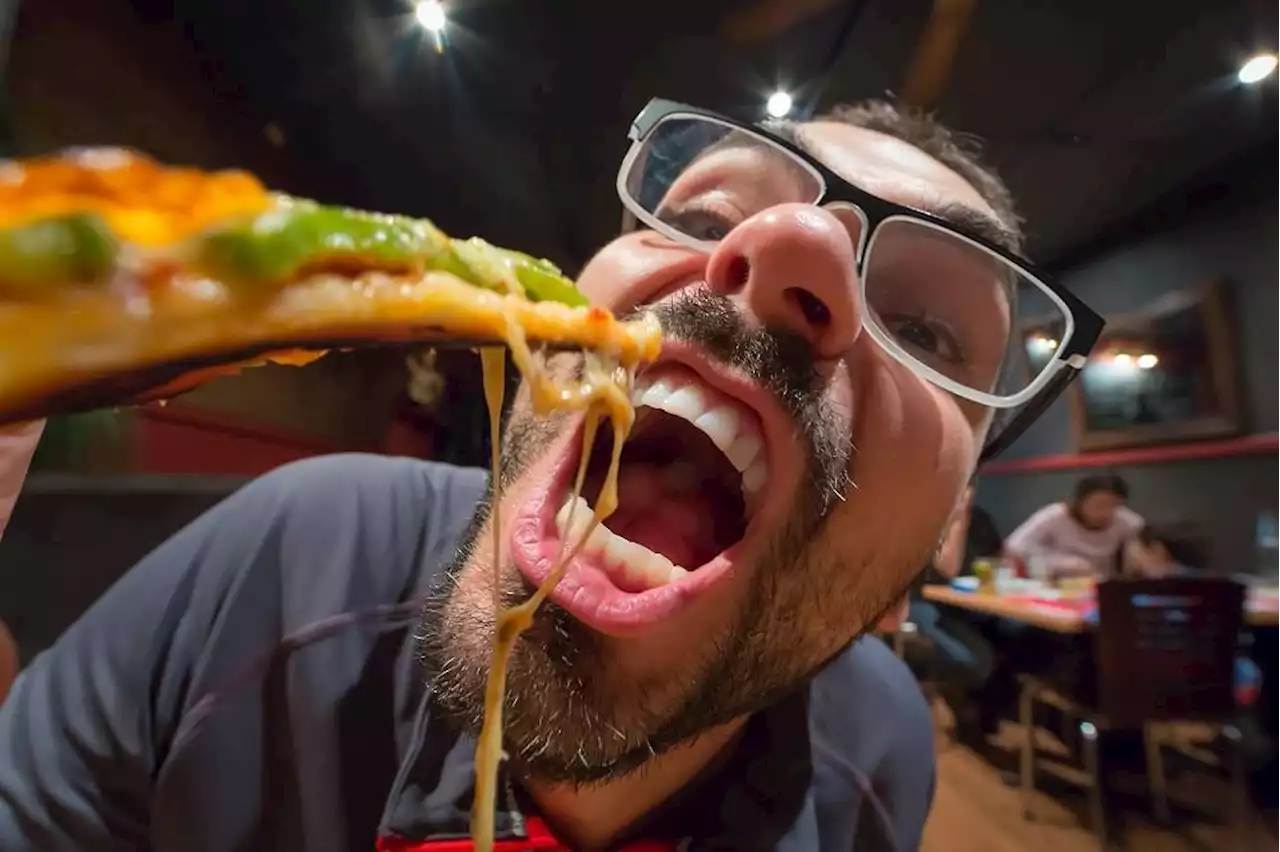 Why it’s better to eat with you mouth open!