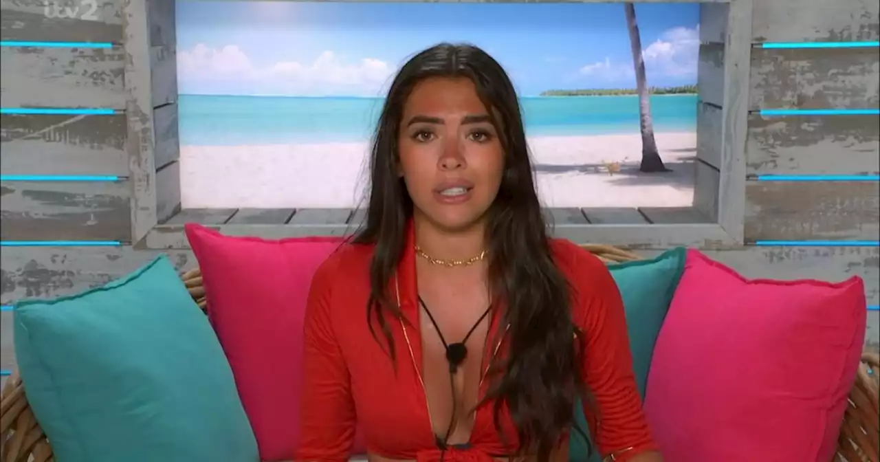 Love Island fans praise girls' 'relatable' bathroom scene ahead of massages