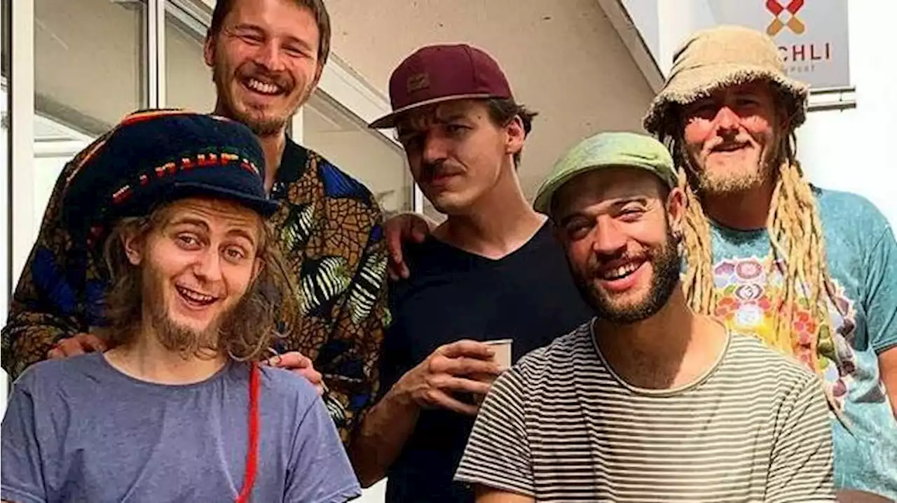 Band muss Konzert abbrechen, weil weiße Musiker Rastas tragen und Reggae spielen