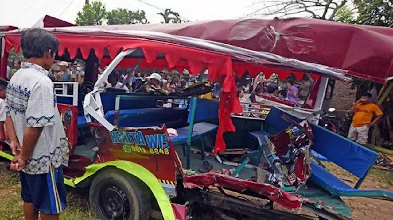 Tim TAA Mabes Polri Olah TKP Odong-odong Tertabrak Kereta Api di Serang