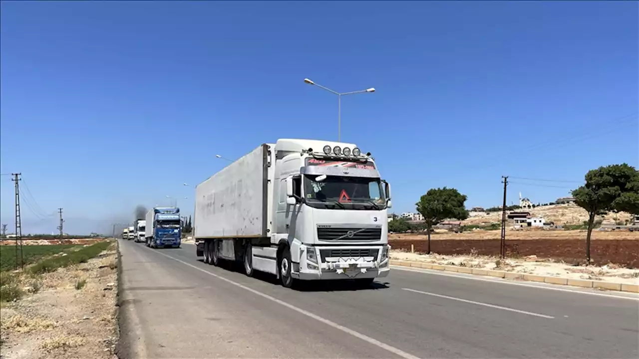 عبر تركيا.. 14 شاحنة مساعدات أممية تدخل إدلب السورية
