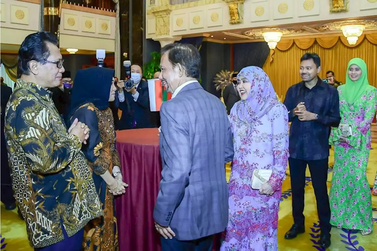 Pintu kayu ukir Jawa klasik, hadiah khusus untuk Sultan Brunei