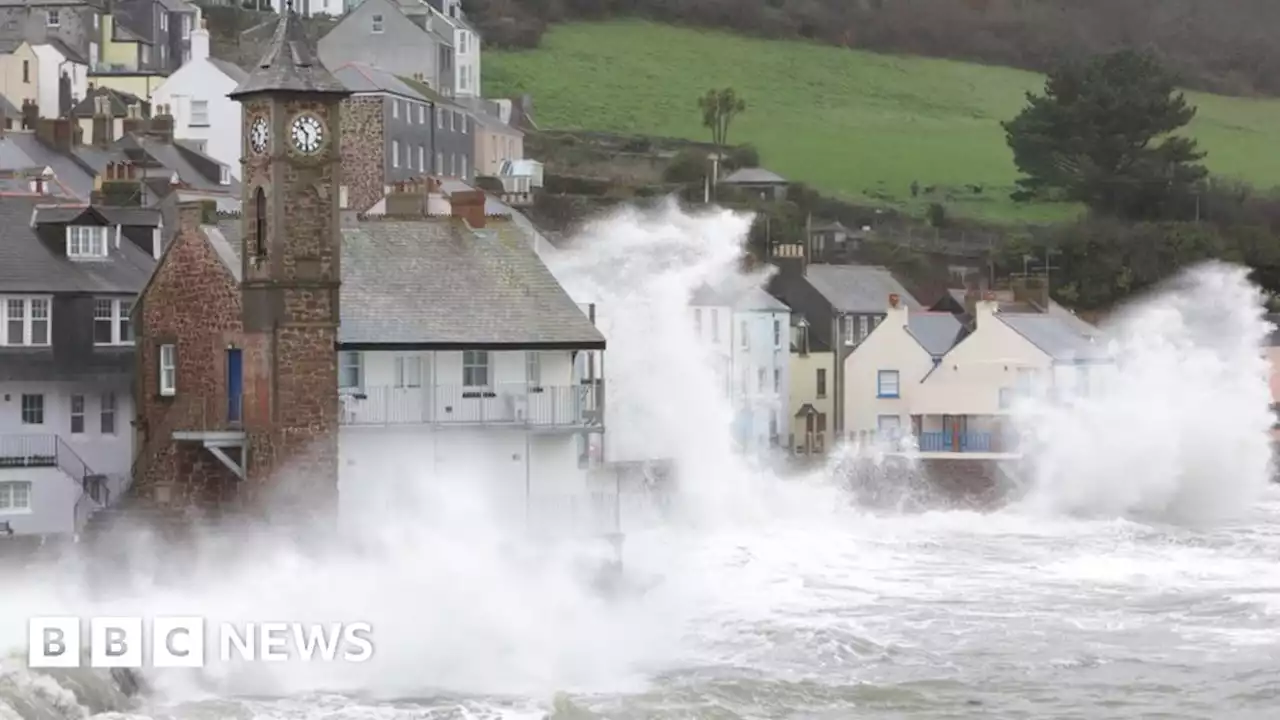 Climate change: UK sea level rise speeding up - Met Office