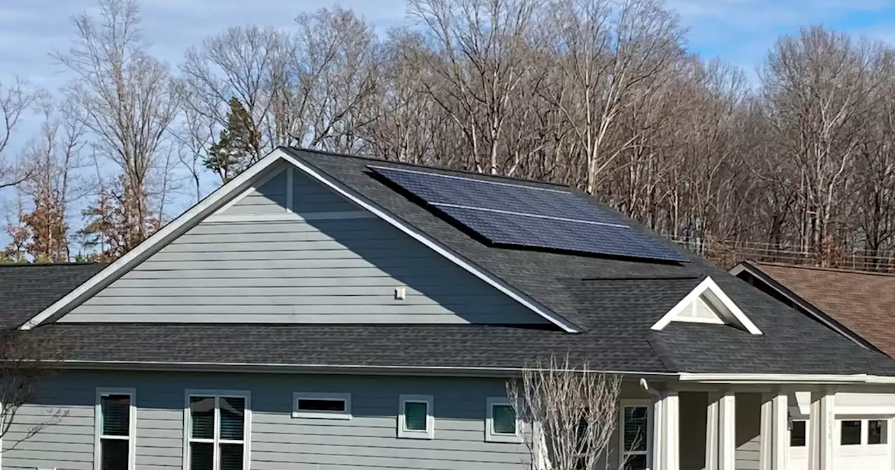 Biden's New Low-Income Solar Power Program Hailed as 'Vital' for People and Planet