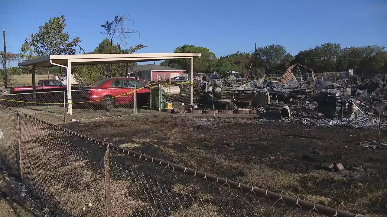 3 homes destroyed in southern Tarrant County after fire quickly spreads