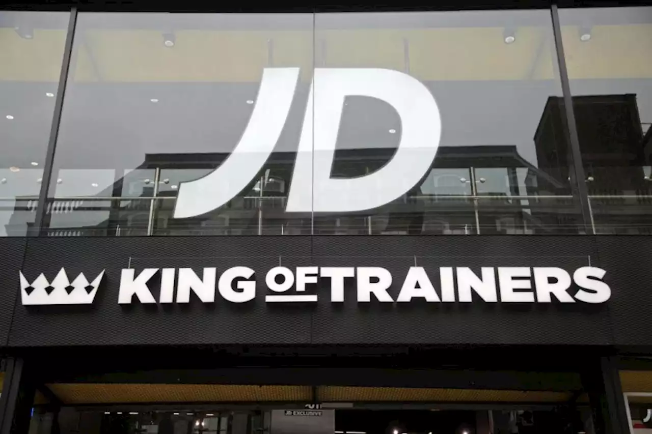 Man PUNCHED JD Sports worker in the face in Glasgow