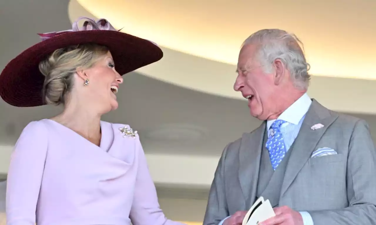 Sophie Wessex greets Prince Charles with kiss at 2022 Commonwealth Games