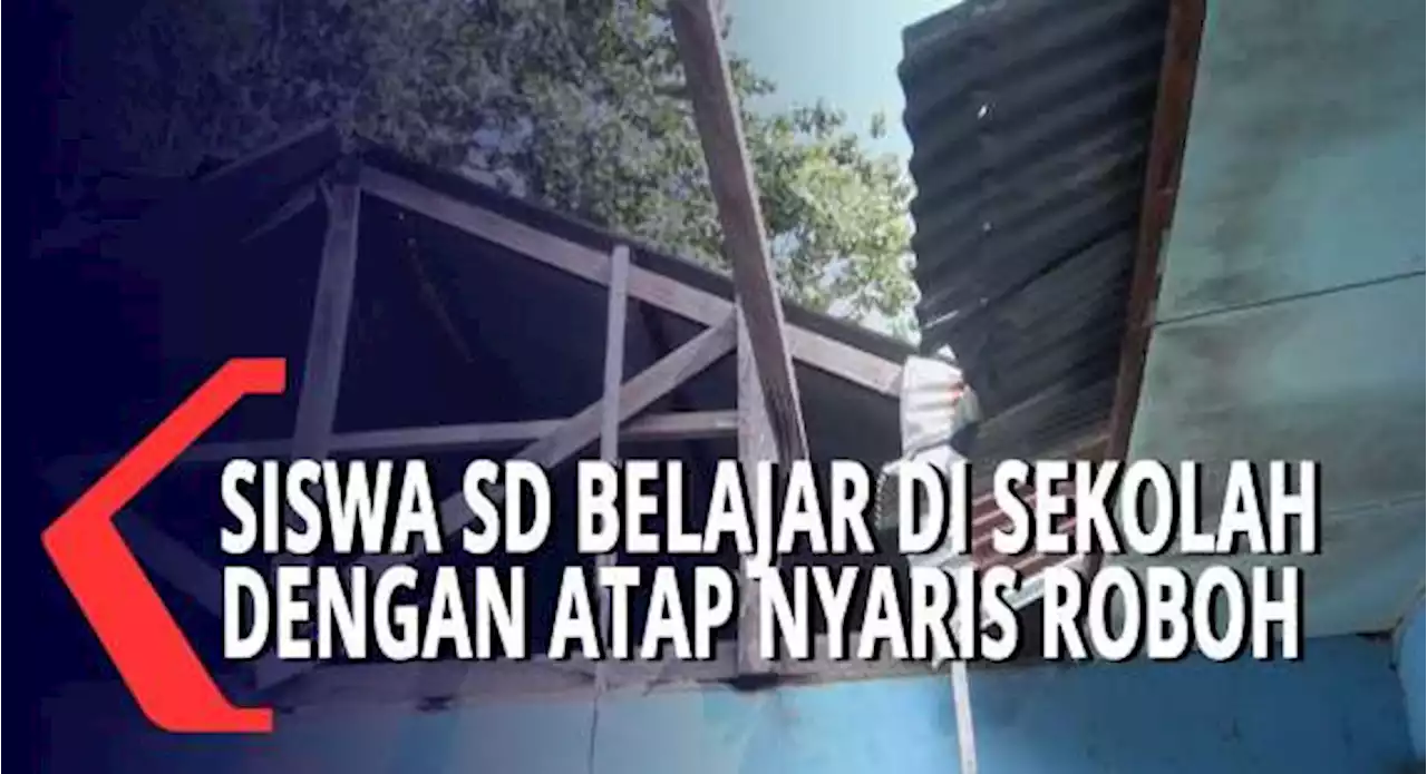 Siswa SD Belajar Di Sekolah Dengan Atap Nyaris Roboh