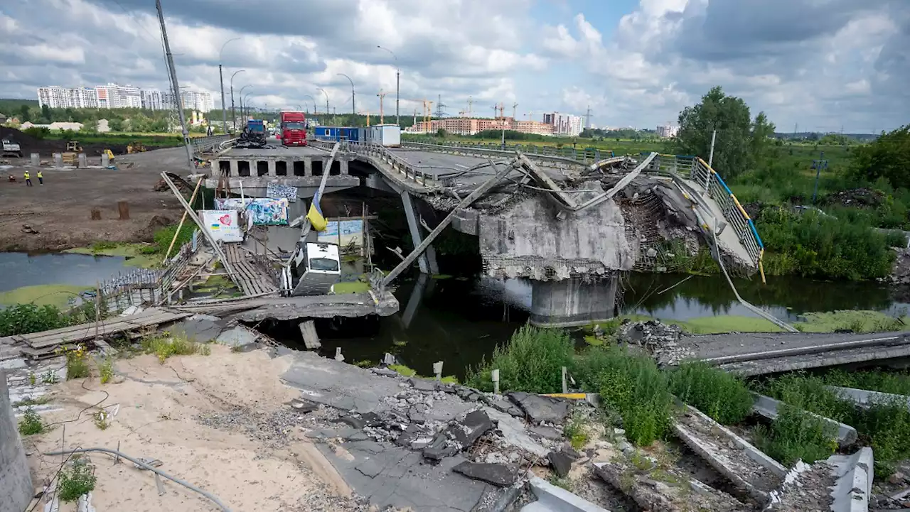 Ukraine bombardiert Moskaus Nachschubrouten - Selenskyj zeigt sich siegessicher