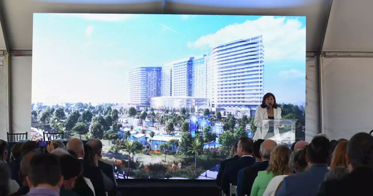 South County celebrates construction of massive Gaylord Pacific Resort