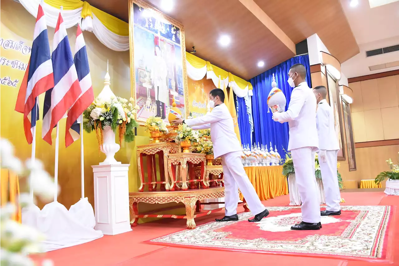 ตรังจัดพิธีถวายเครื่องราชสักการะและจุดพิธีจุดเทียนถวายพระพรชัยมงคลพระบาทสมเด็จพระเจ้าอยู่หัว
