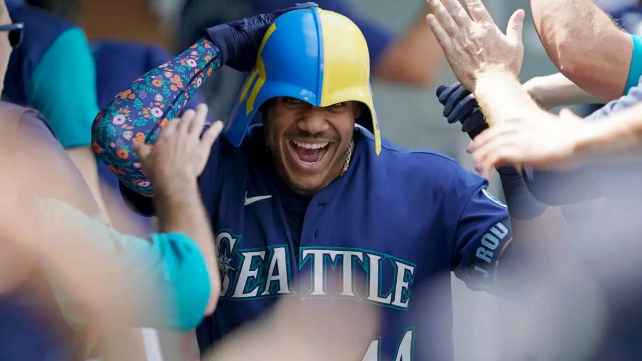 Rodríguez HR again, 3-run shot in 7th, Mariners sweep Texas