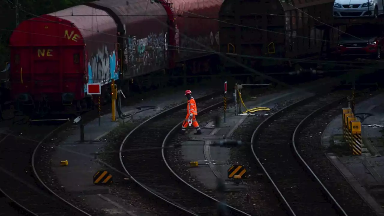 Bahn sperrt Strecken wegen maroder Betonschwellen