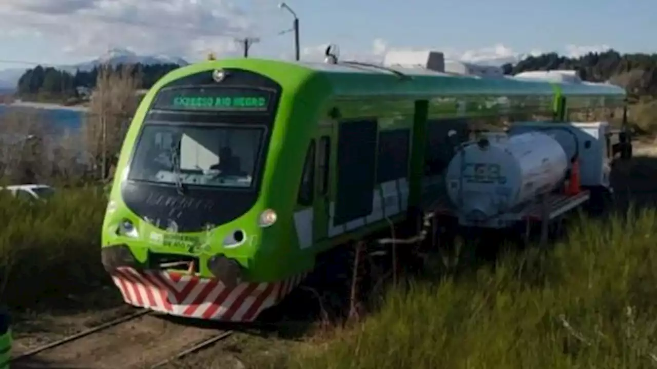 Video: un tren embistió a un camión atmosférico en Bariloche