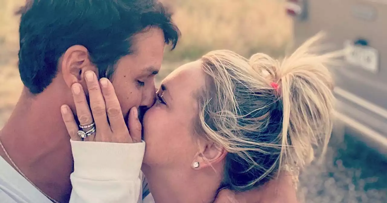 Miranda Lambert Shares Sweet Smooch With Brendan McLoughlin on Montana Trip