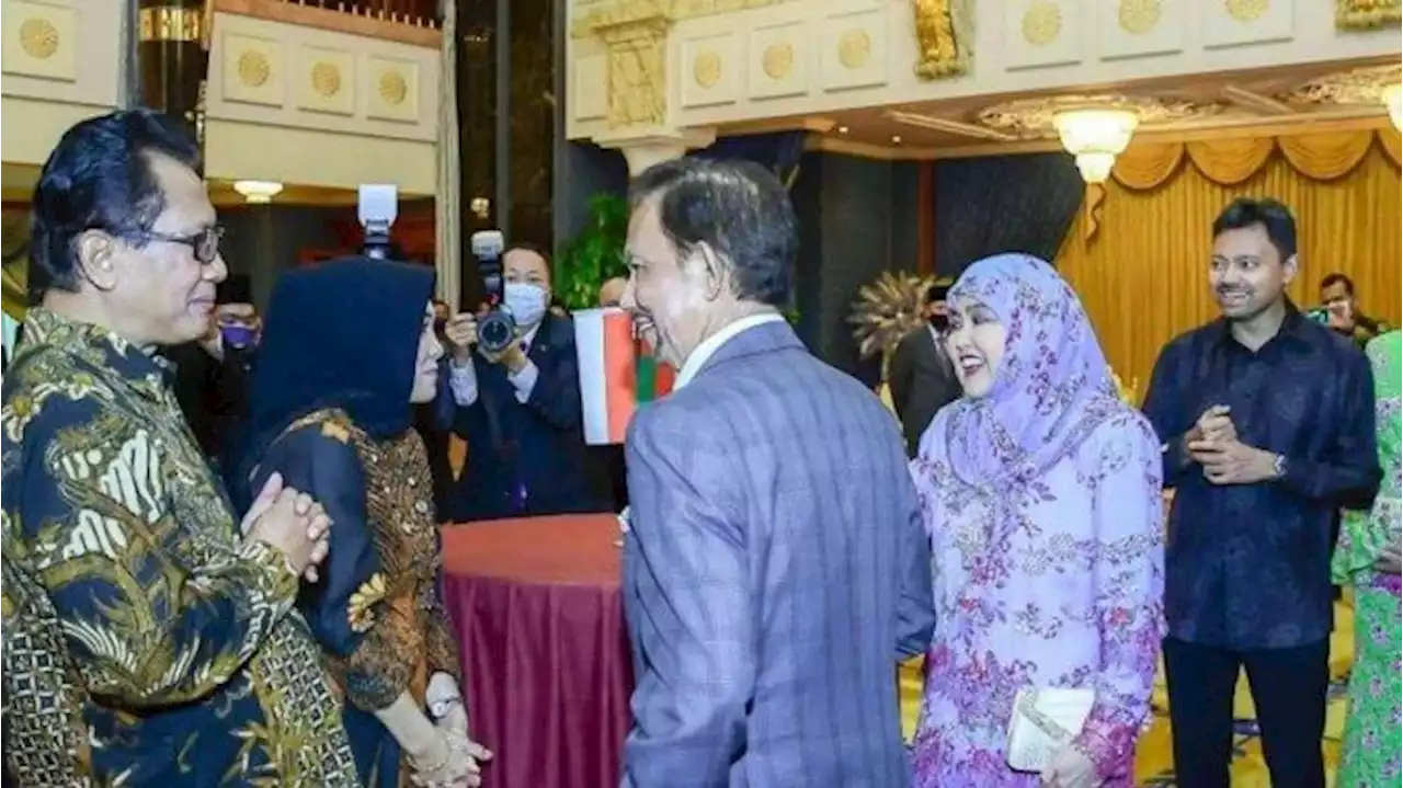 Gebyok Pintu Ukir Jawa Hadiah Para Dubes untuk Sultan Hassanal Bolkiah