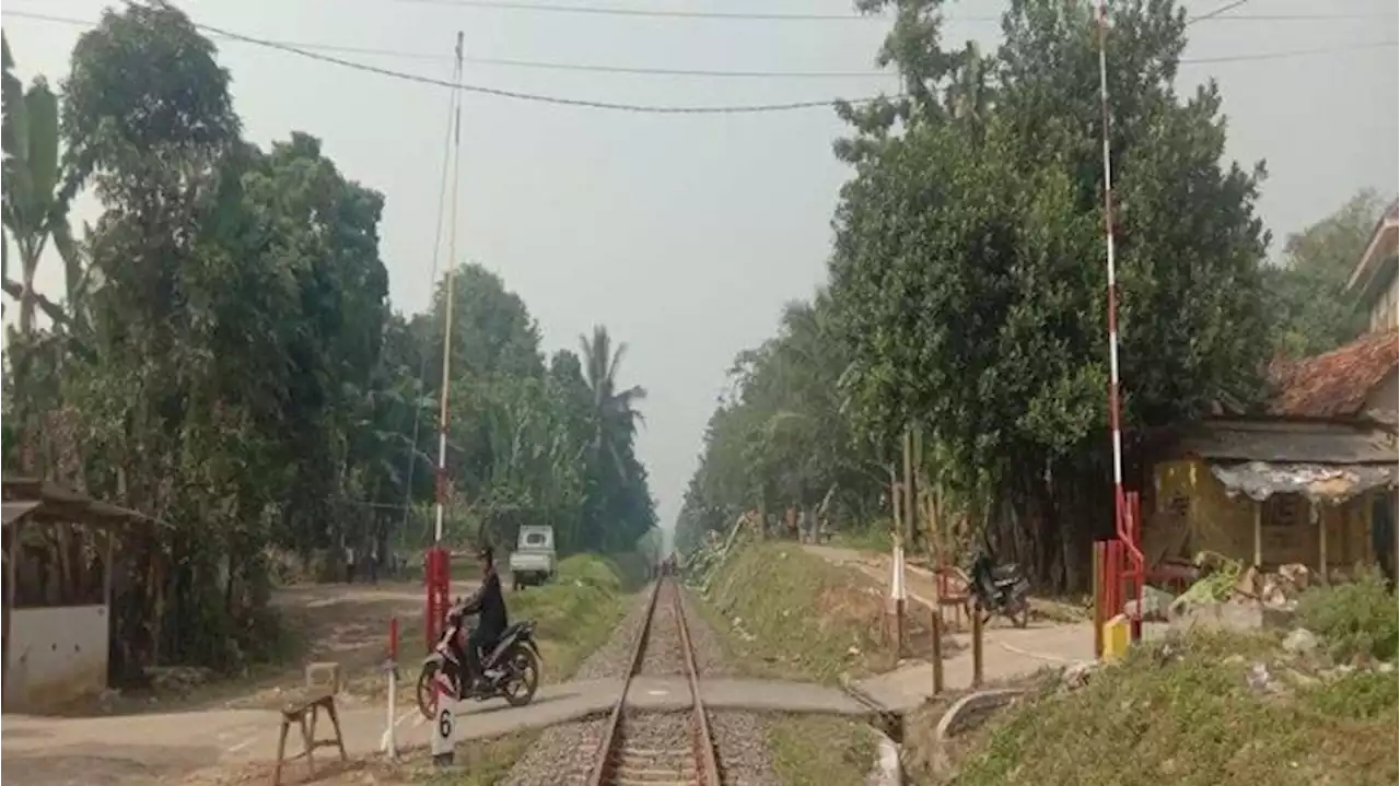 Warga Bangun Palang Pintu Sederhana di TKP Odong-odong Vs Kereta