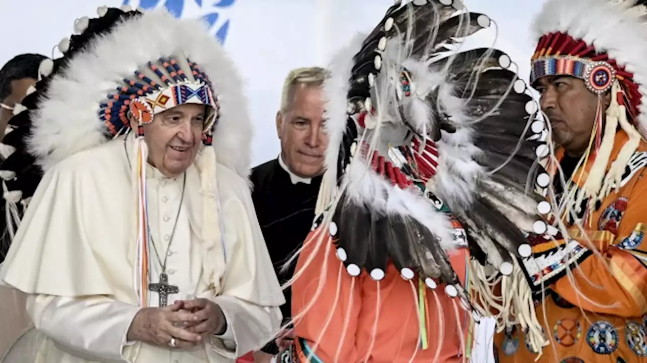 Francisco pidió a la Iglesia canadiense que no se considere 'una cultura superior' a los indígenas