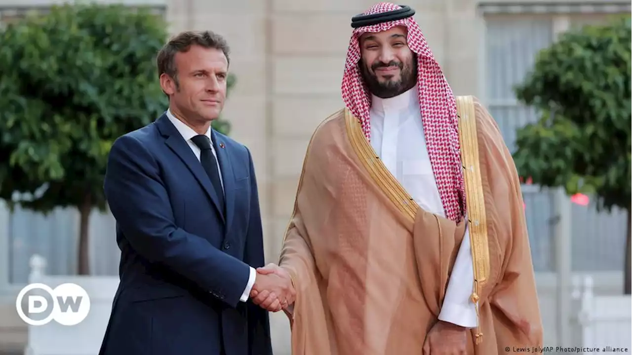 رغم الانتقادات.. ماكرون يستضيف بن سلمان والنفط على جدول الأعمال | DW | 28.07.2022