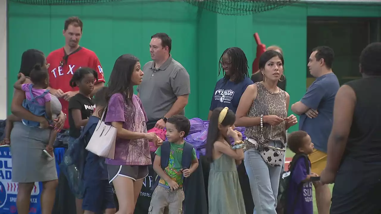 North Texas parents thankful for school supplies giveaway amid soaring prices