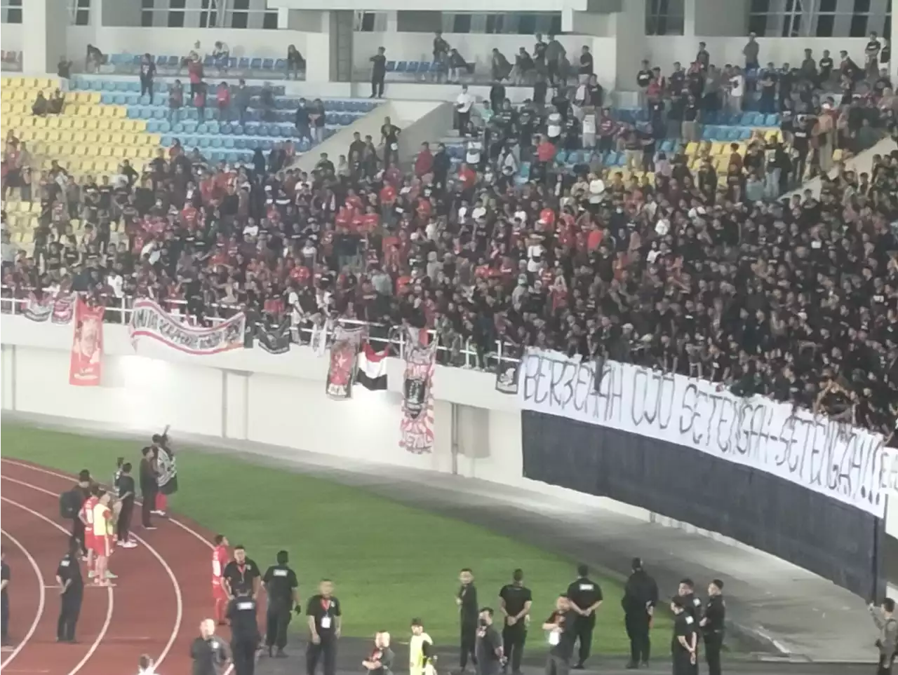 Manajemen Persis Solo: Pelaku Keributan di Jogja Dilarang Masuk Stadion Manahan