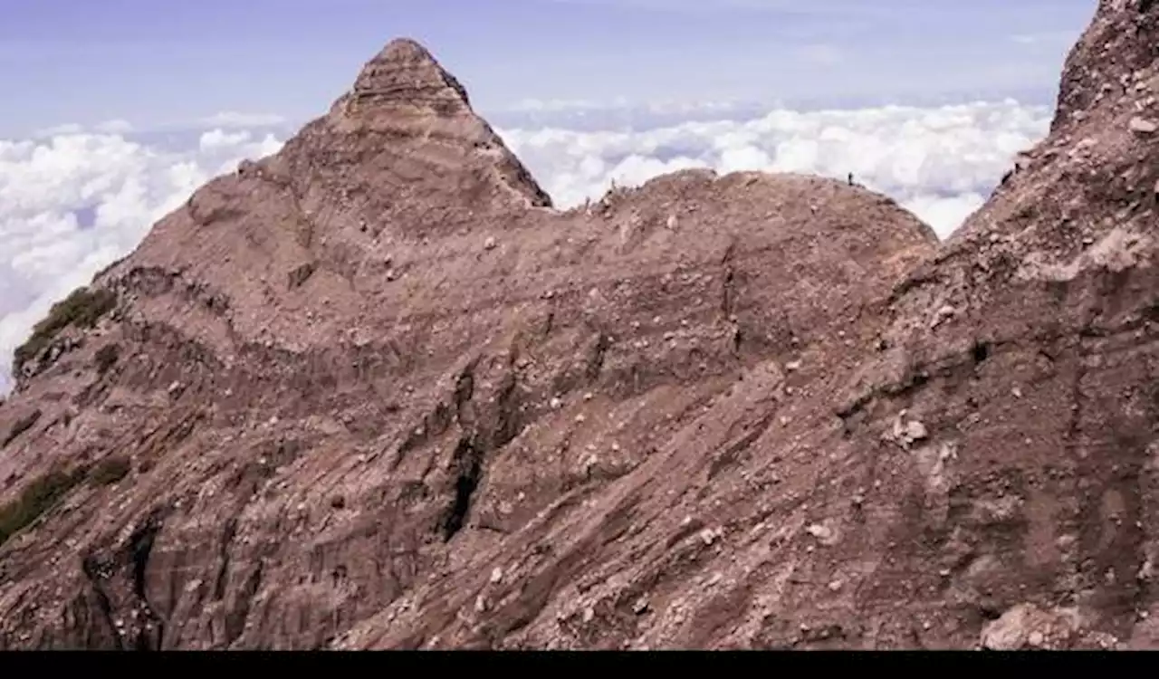 Status Gunung Raung Naik Jadi Waspada, Warga Dilarang Beraktivitas Radius 3 Km dari Kawah Puncak