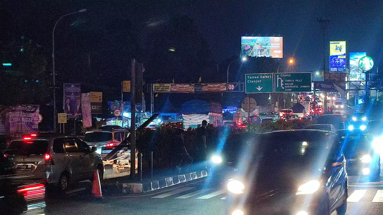 Jalur Arah Puncak Bogor Dipadati Kendaraan Saat Malam Tahun Baru Islam 1444 H