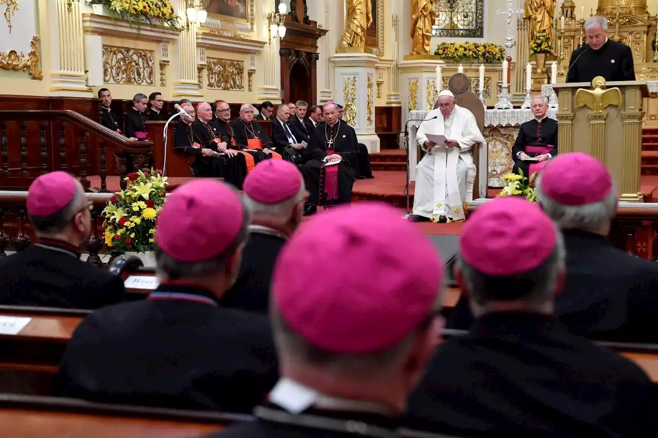 Pope wraps up Canadian apology tour with Northern stop