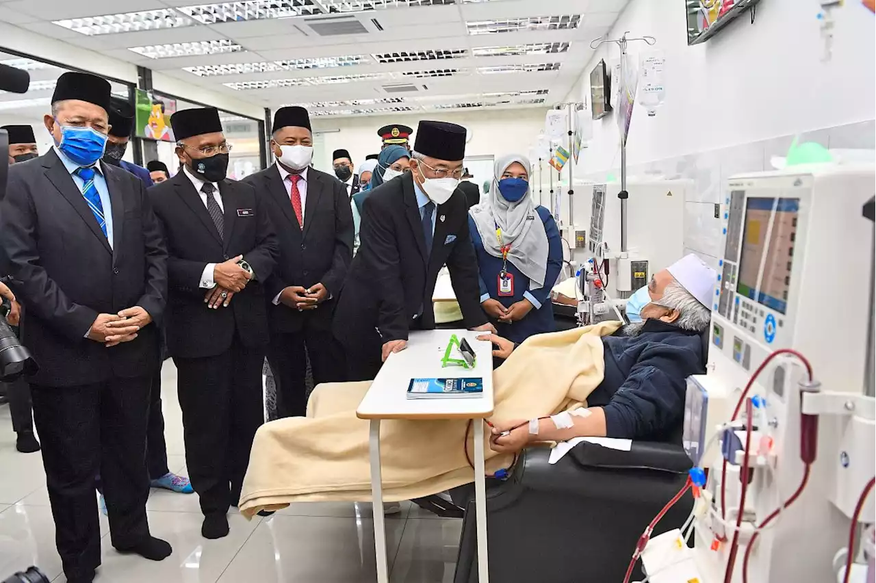 King graces opening of haemodialysis centre