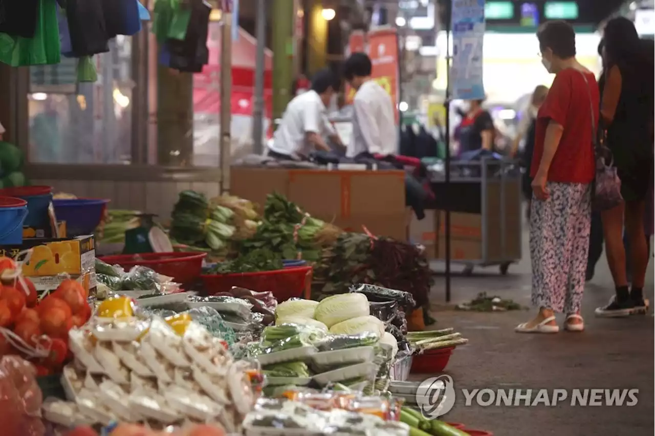 [2보] 6월 소비 0.9%↓, 넉달째 감소…산업생산 0.6%↑, 두달째 증가 | 연합뉴스