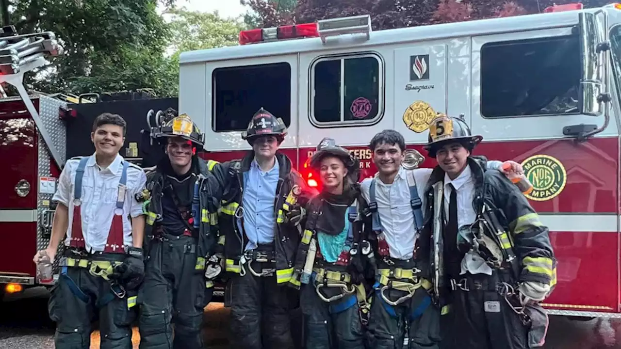 High school students leave graduation to put out fire