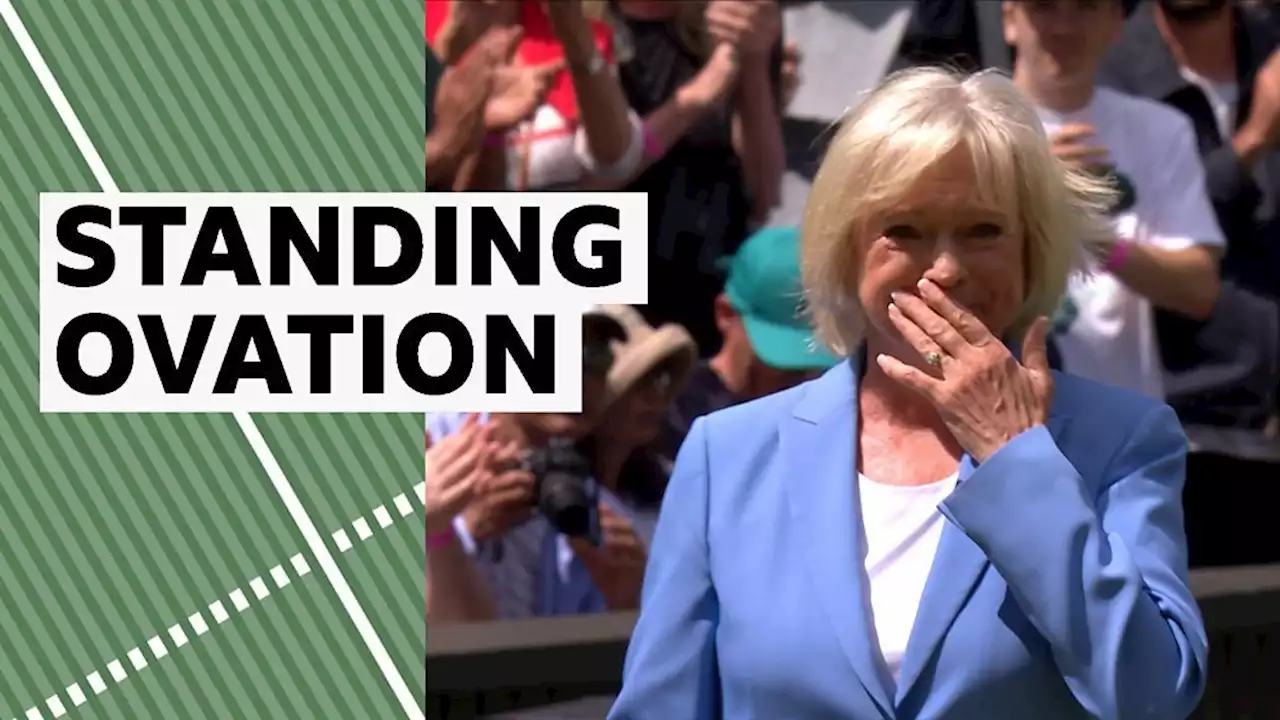 Watch emotional Sue Barker receive standing ovation