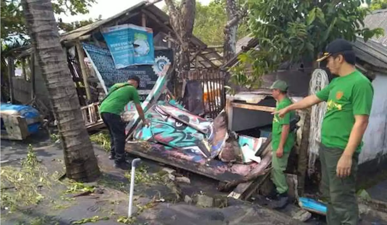 Puluhan Rumah di Sukabumi Rusak Diterjang Gelombang Tinggi