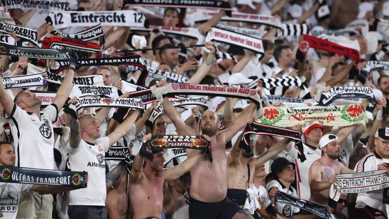 Eintracht Frankfurts Ultras feiern 25-jähriges Jubiläum am Stadion