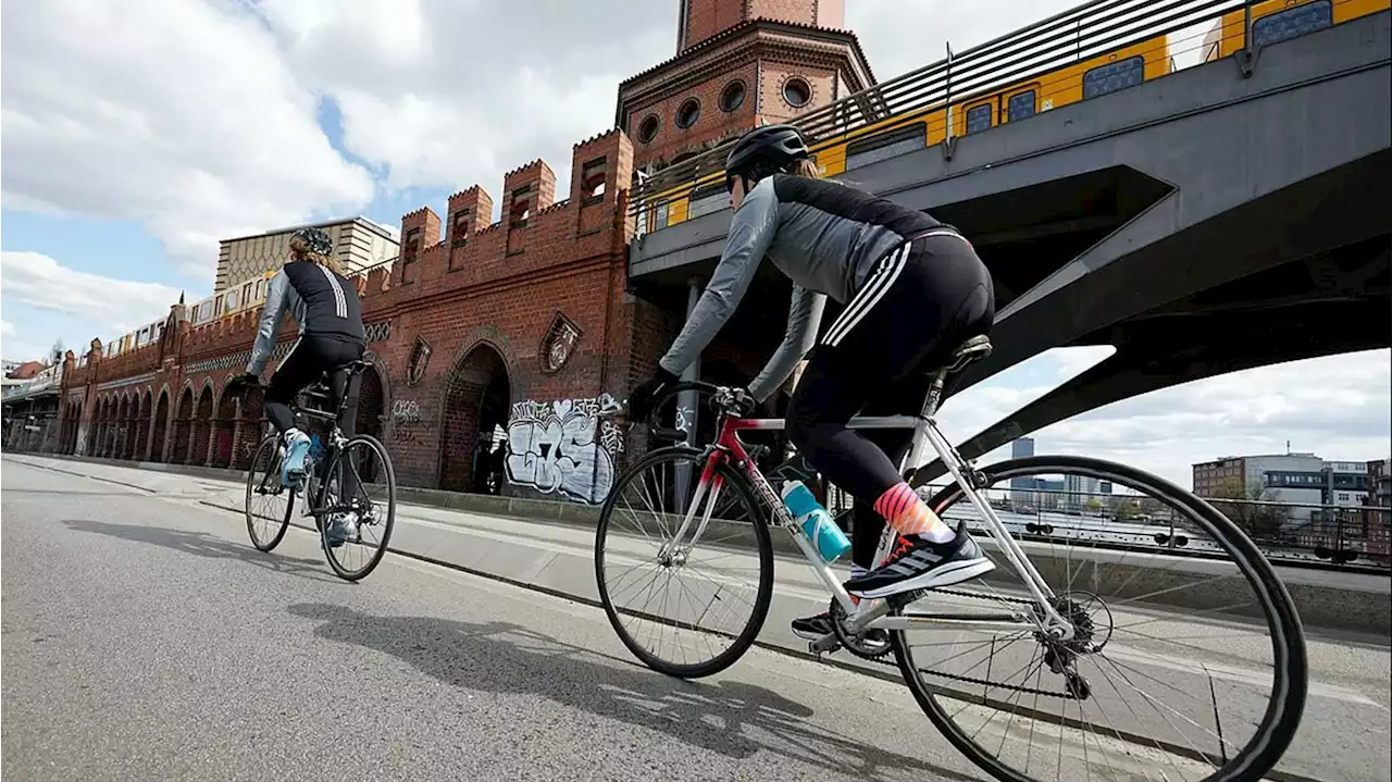 Polizei schleppt für VeloCity in Berlin 159 Fahrzeuge ab!