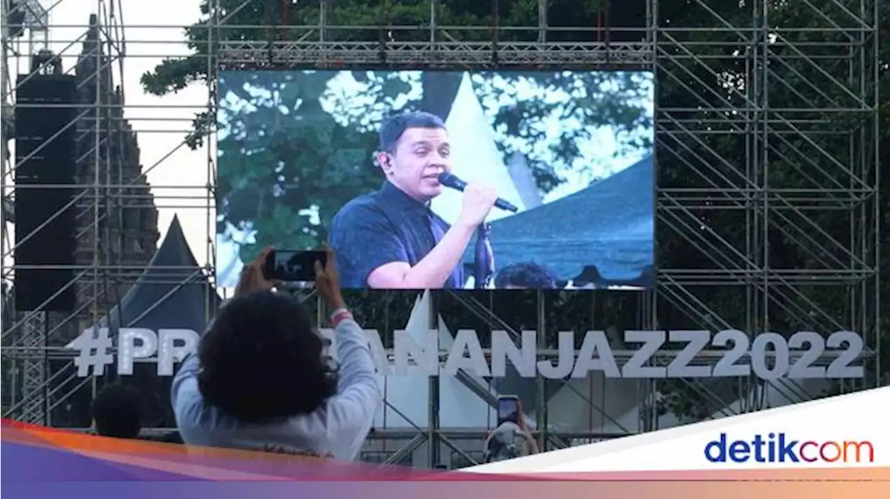 'Hati-hati di Jalan' Bikin Histeris Penggemar Tulus di Prambanan Jazz