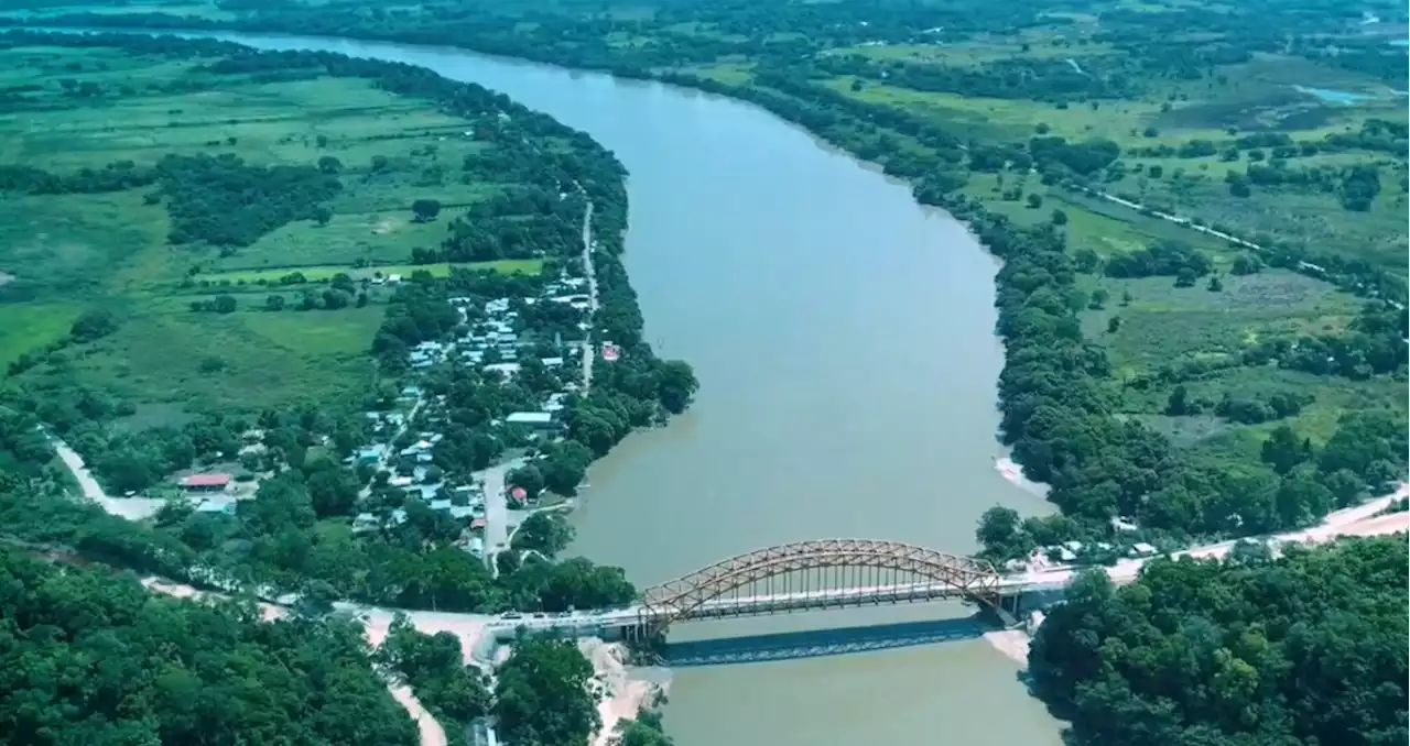 AMLO sobrevuela tramo del Tren Maya en Tabasco