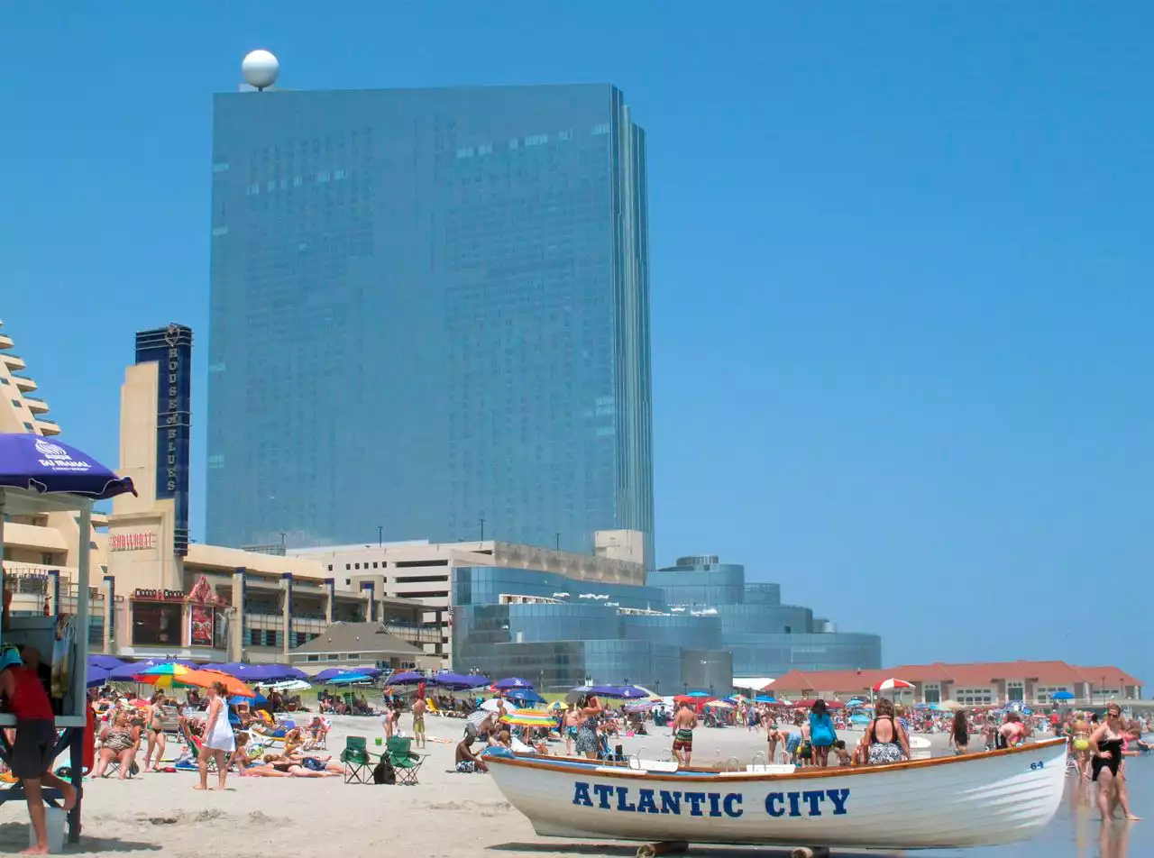 Atlantic City jet boat crash leaves four people injured.